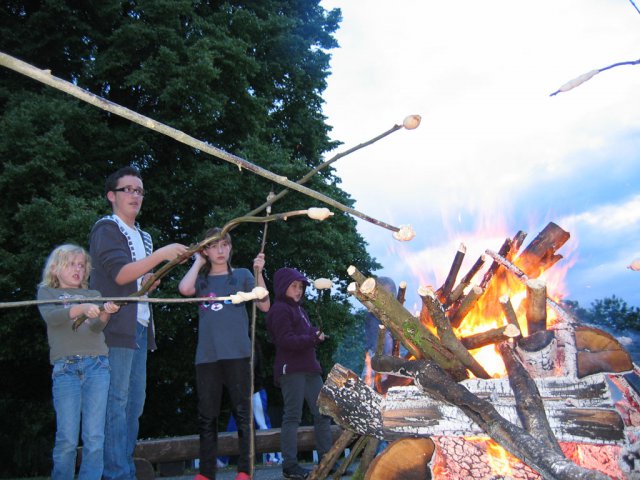 Jugendfreizeit - Stockbrot am Lagerfeuer